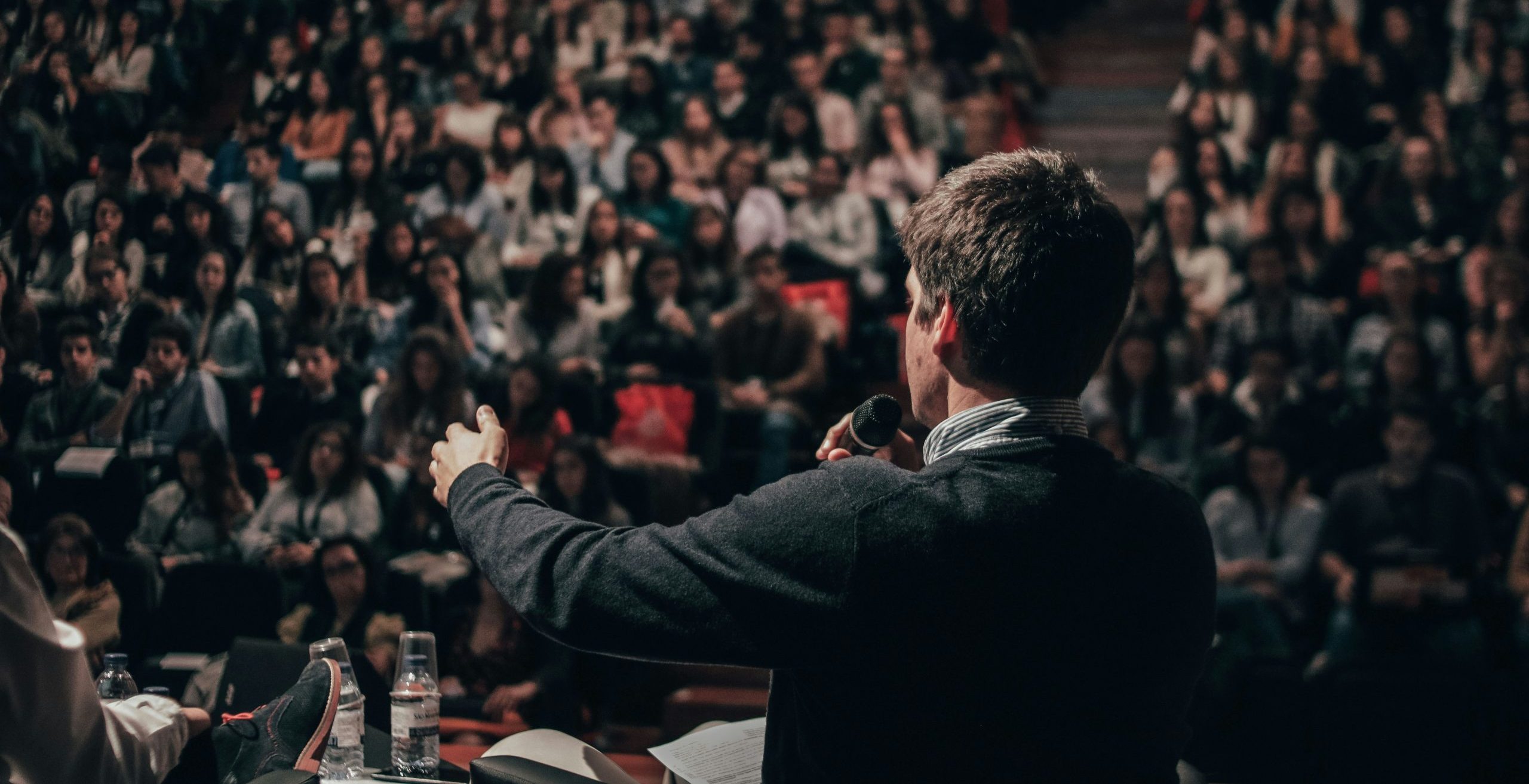 Il potere del dialogo contro l’urlo social