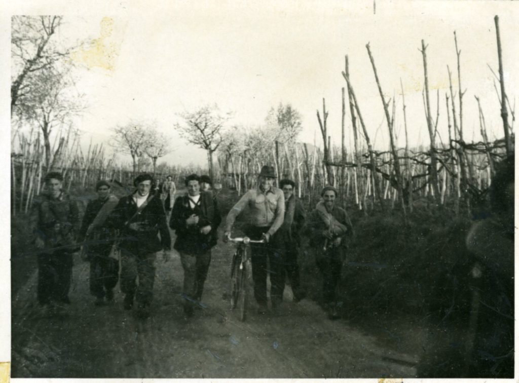 Archivio Pietro Secchia, Comandanti partigiani a Milano il 28 aprile 1945. 